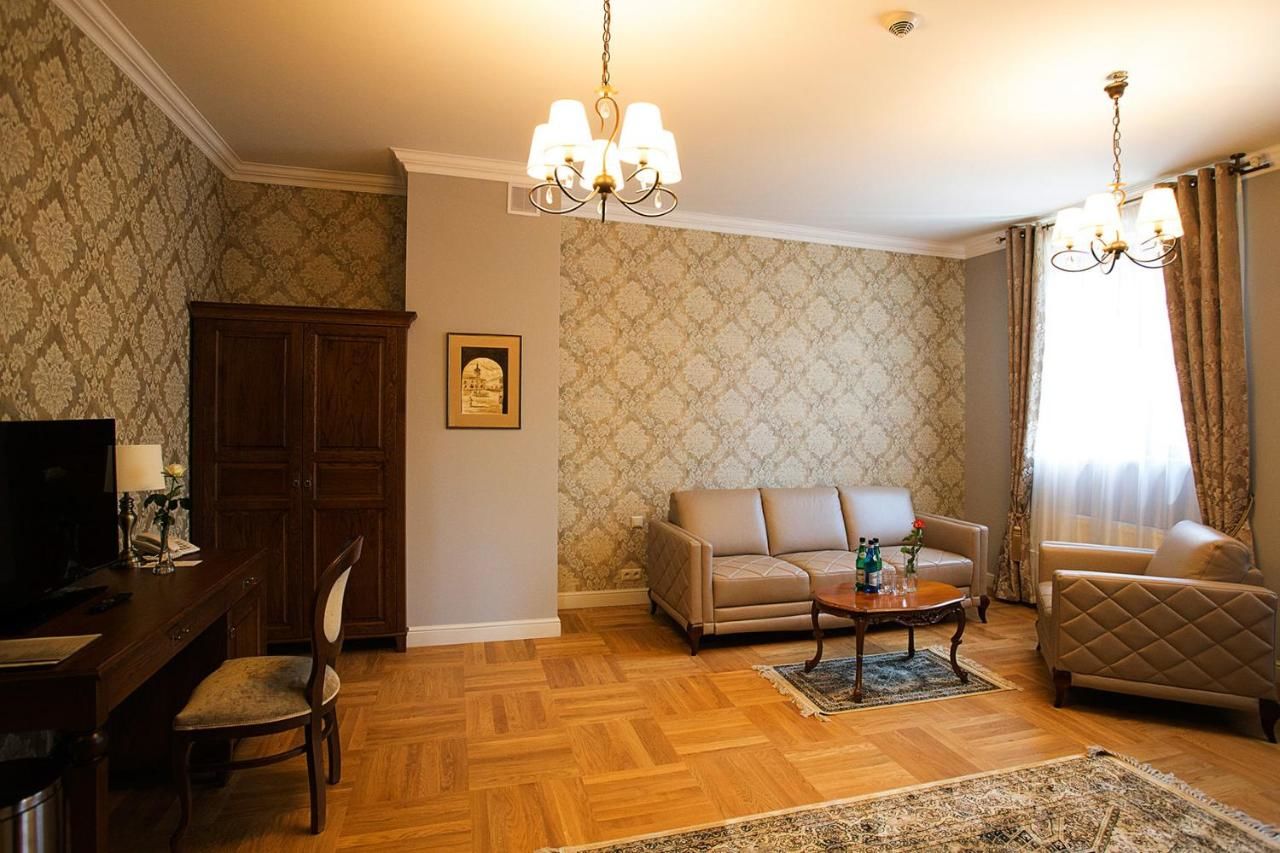 Отель Pałac Polanka Кросно